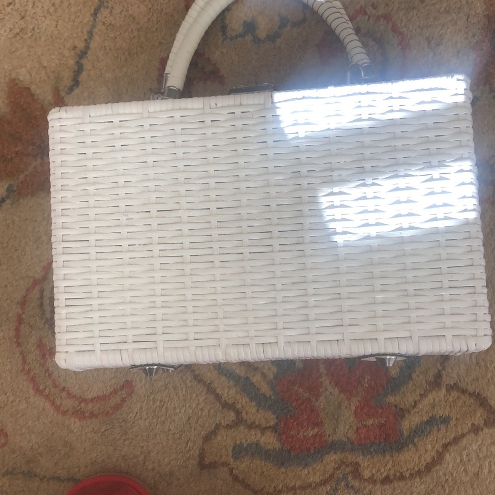 Patricia Nash white/beige wicker with leather appliqué flowers - Picture 5 of 10